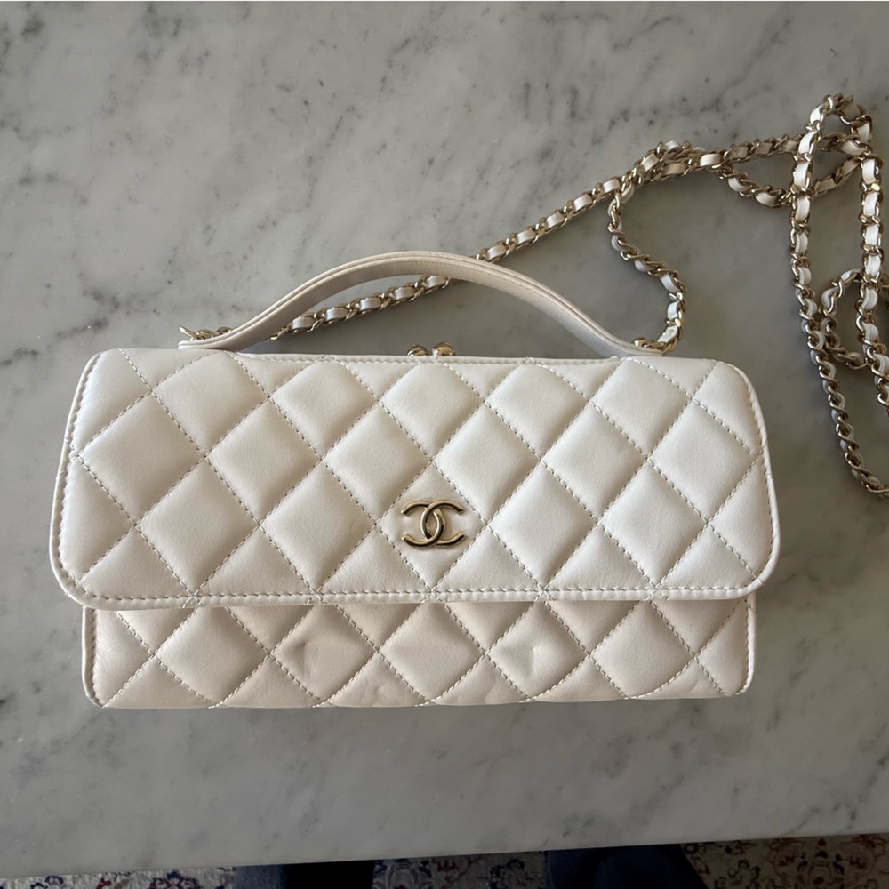 Chanel Beige Quilted Shoulder Bag - Picture 2 of 7